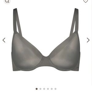 SKIMS- No Show Unlined Demi Bra NWT